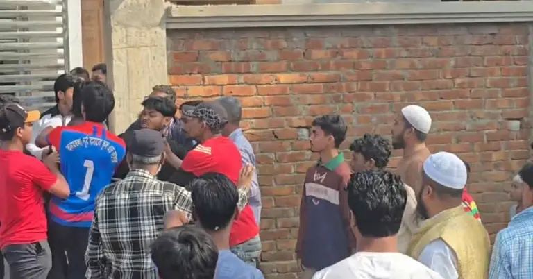 দেবিদ্বারে পাল্টাপাল্টি শ্লোগানে উত্তেজনা